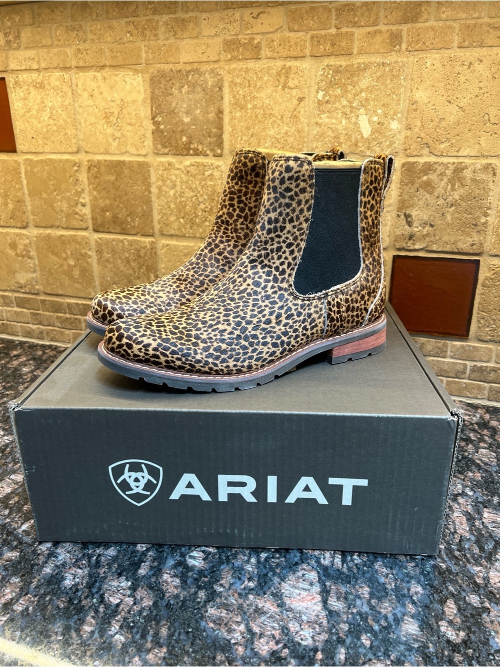 NWT Ariat Wexford Leopard Print Boots - Picture 2 of 10